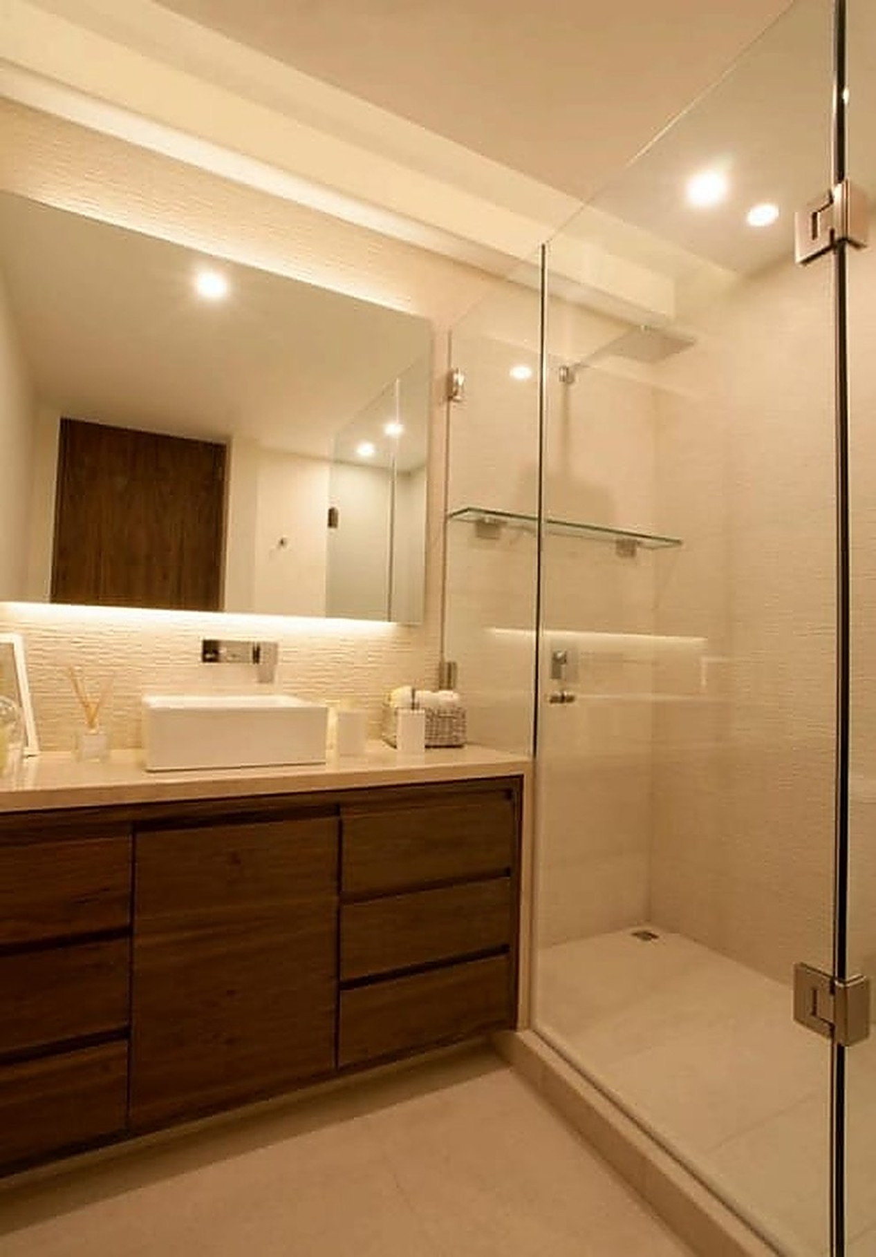 Baño completo — acabados CUMISA