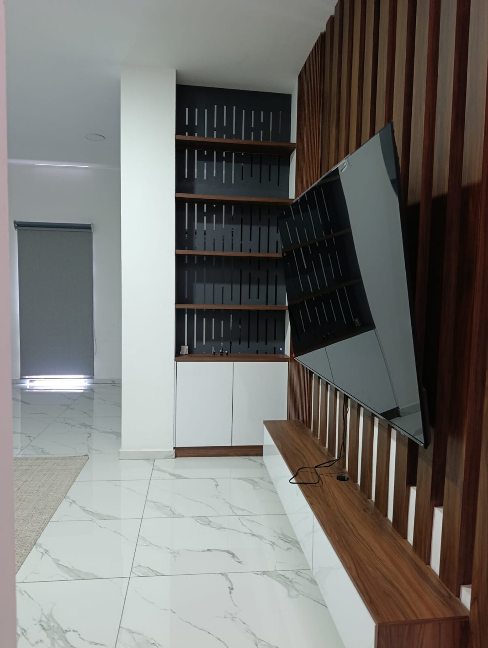 Mueble con celosía — acabados CUMISA