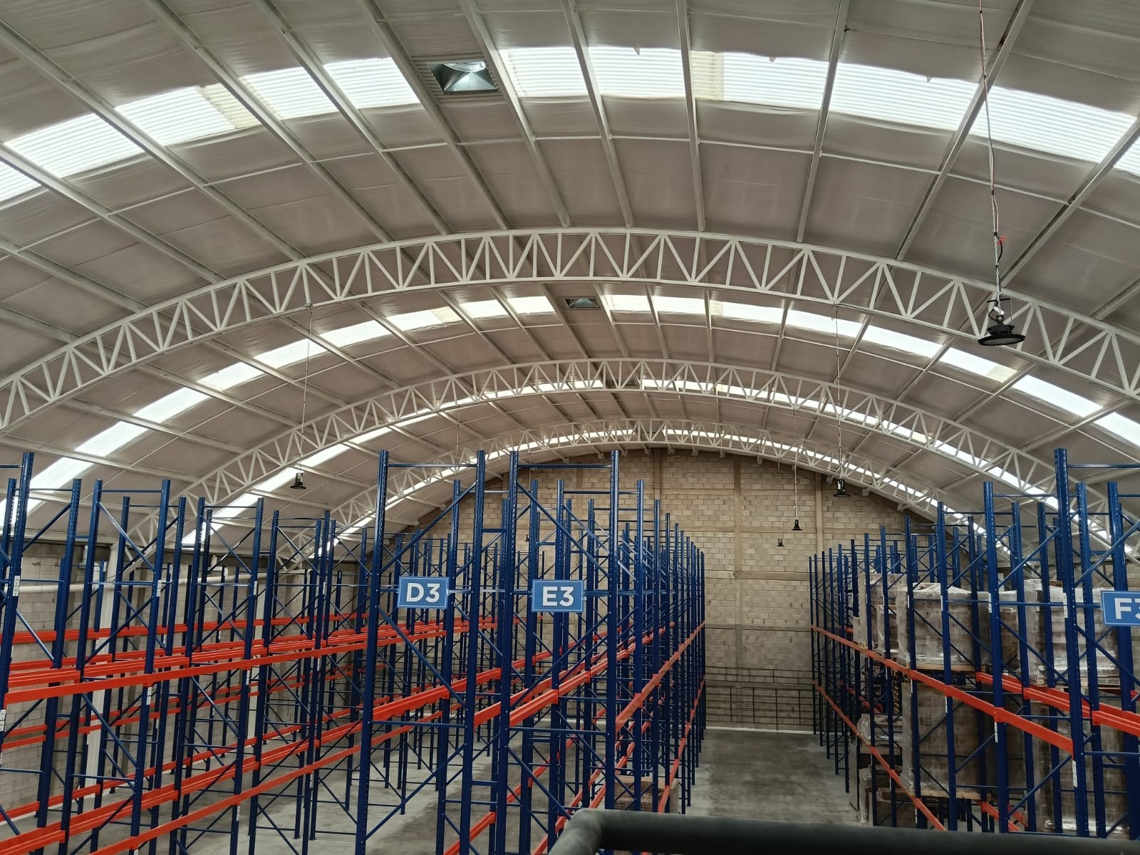 Almacén terminado — estructuras de acero CUMISA