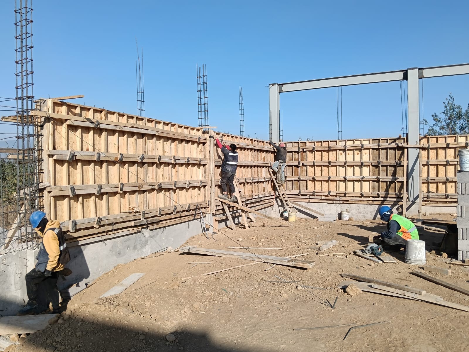 Cimbrado en avance — obra civil CUMISA